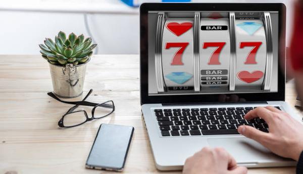 Enjoy Simple Card Games with the best online casino sites Singapore for Players